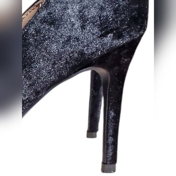 BCBGeneration Black Velvet Heels with Bow Accent Women 6 - Picture 7 of 9